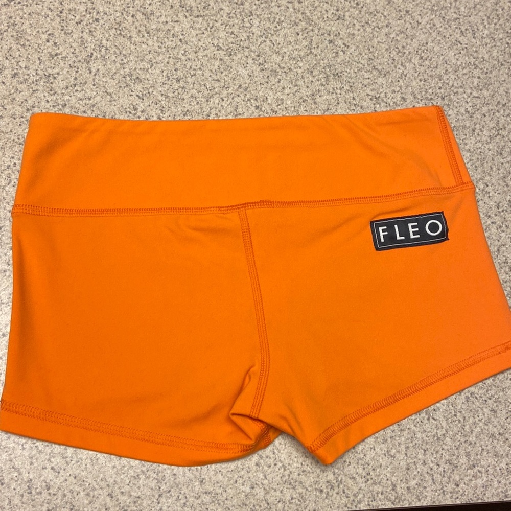 Fleo shorts size S